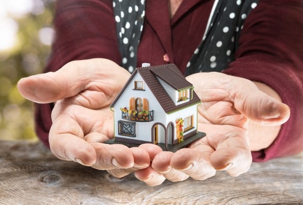 There is no federal inheritance tax, but a handful of states tax beneficiaries, with rules and rates that vary based on location and family relationship.