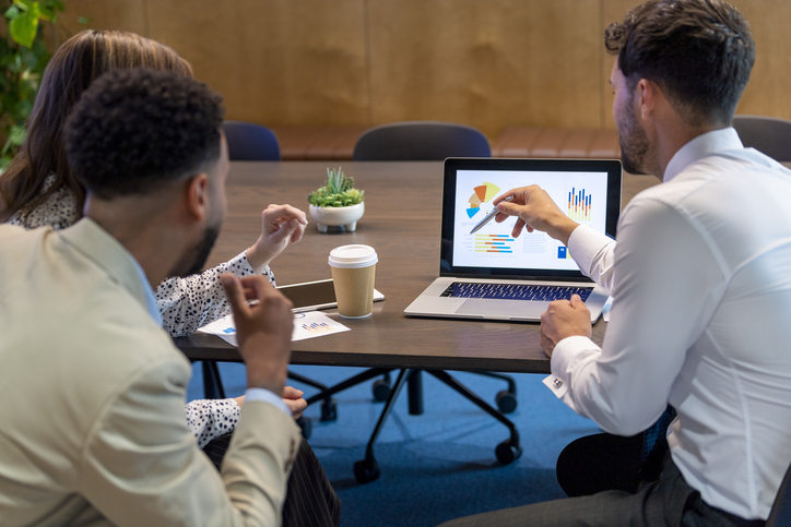 A financial advisor explaining how different portfolio strategies work.