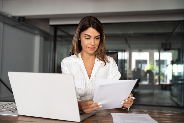 A bank client reviewing information about reserve requirements.